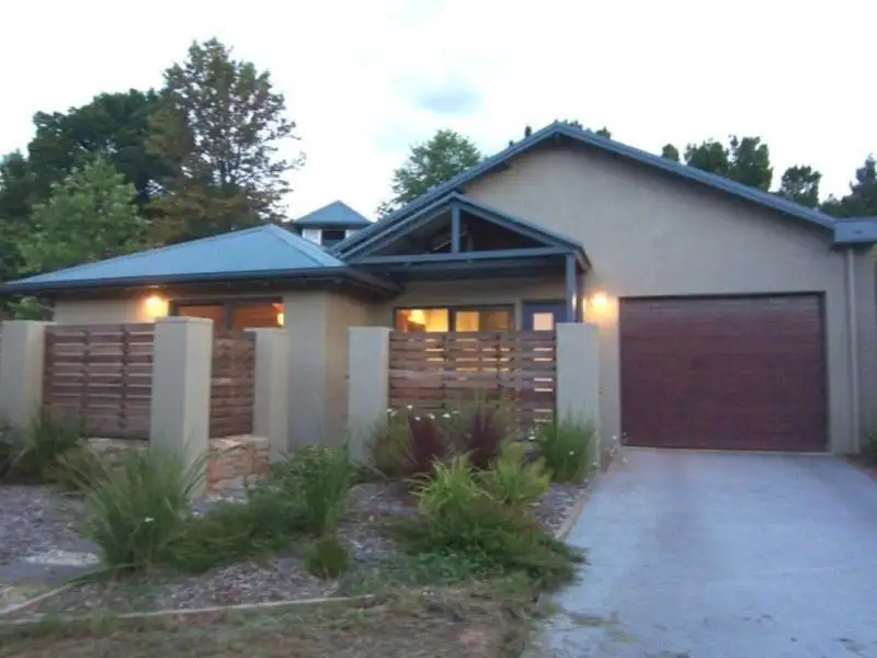 Main view of Homely townhouse listing, 1/6 Butler Court, Bright VIC 3741