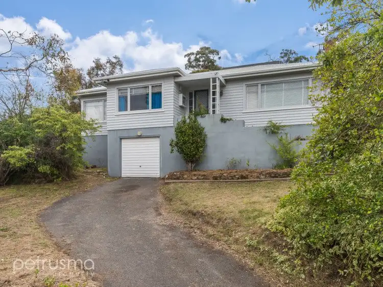 14 Oliver Avenue, Lindisfarne TAS 7015
