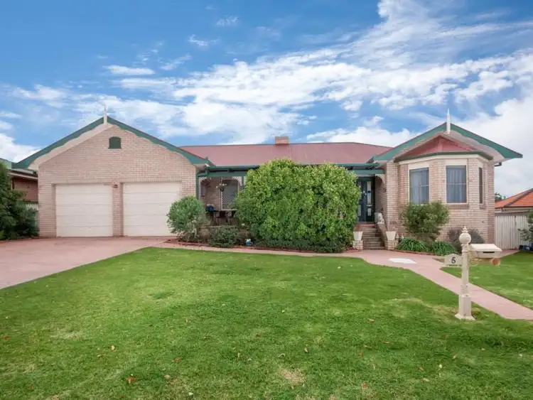 5 Galleon Place, Estella NSW 2650