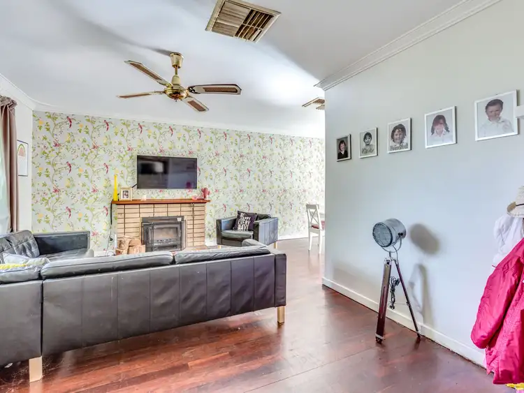 22 Hilton Road, Roleystone WA 6111