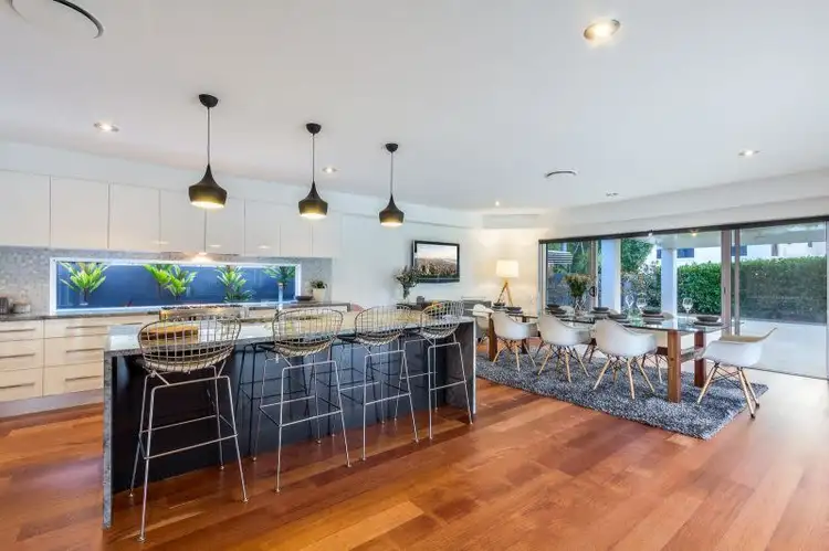 9 Cheval Court, Benowa Waters QLD 4217