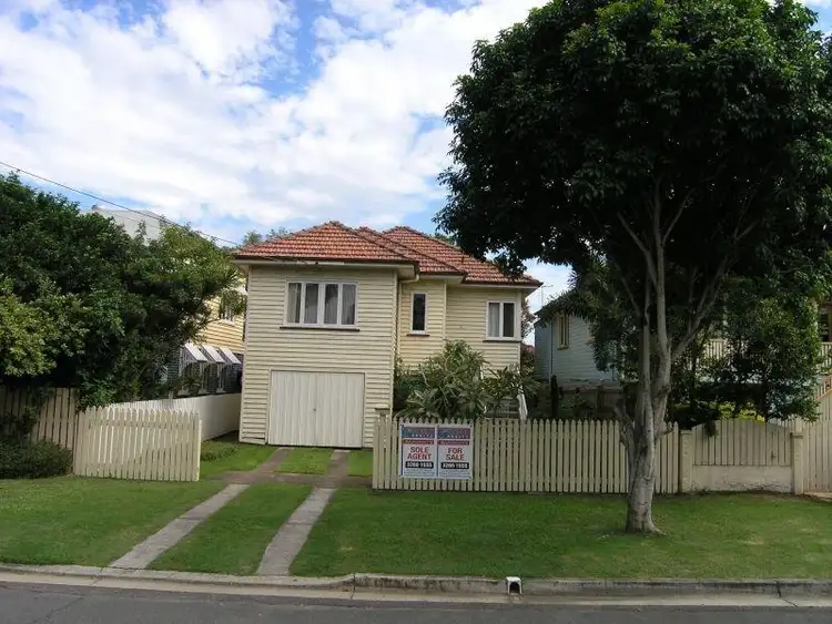 11 BARTON STREET, Sandgate QLD 4017