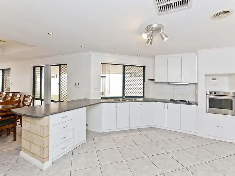 6 Hotham Way, Gosnells WA 6110