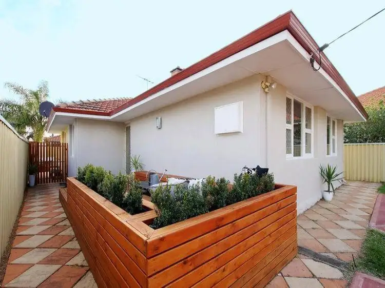 100 Knutsford Avenue, Rivervale WA 6103