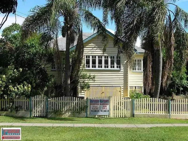 8 NINTH AVENUE, Sandgate QLD 4017