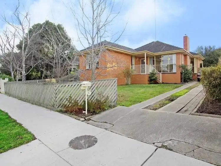 2A Fairmont Road, Newtown VIC 3220