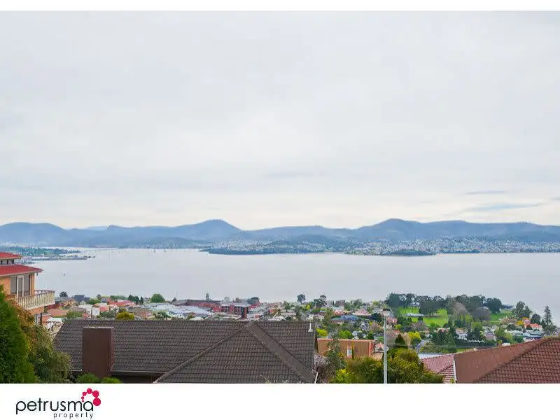 Main view of Homely unit listing, 2/8 Amanda Crescent, Sandy Bay TAS 7005