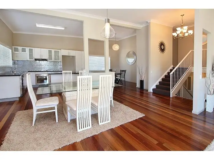 1 Angelina Street, Macgregor QLD 4109