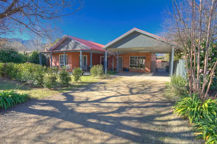 16 Martley Street, Porepunkah VIC 3740