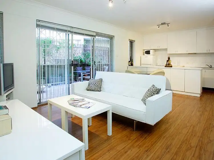 Second view of Homely apartment listing, 3/60 Roslyn Gardens, Elizabeth Bay NSW 2011