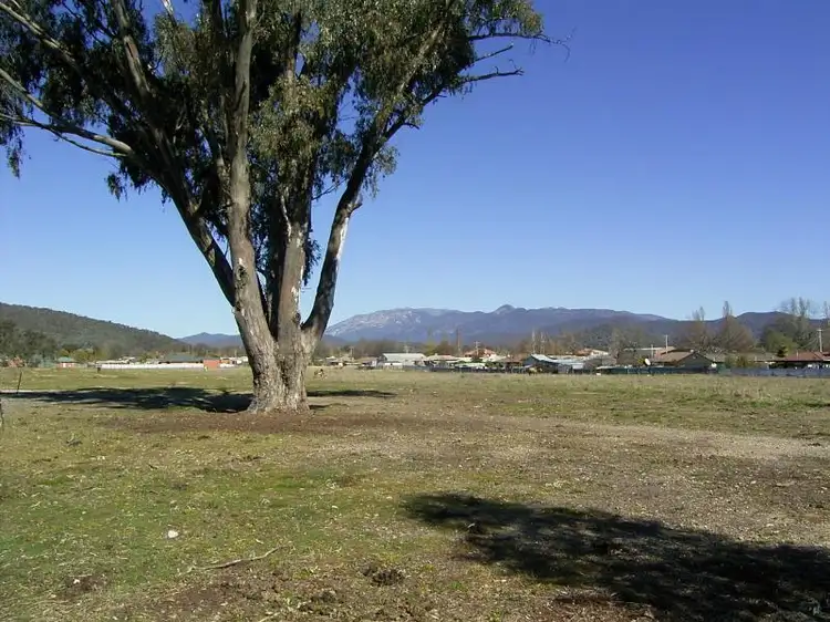 240 Myrtle Street, Myrtleford VIC 3737