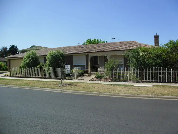 1 Helder Court, Melton West VIC 3337