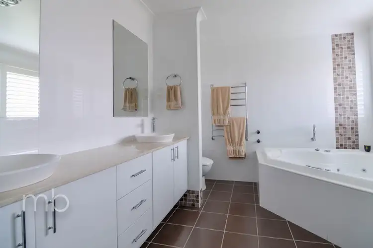 Fifth view of Homely house listing, 4 Avonlea Place, Orange NSW 2800
