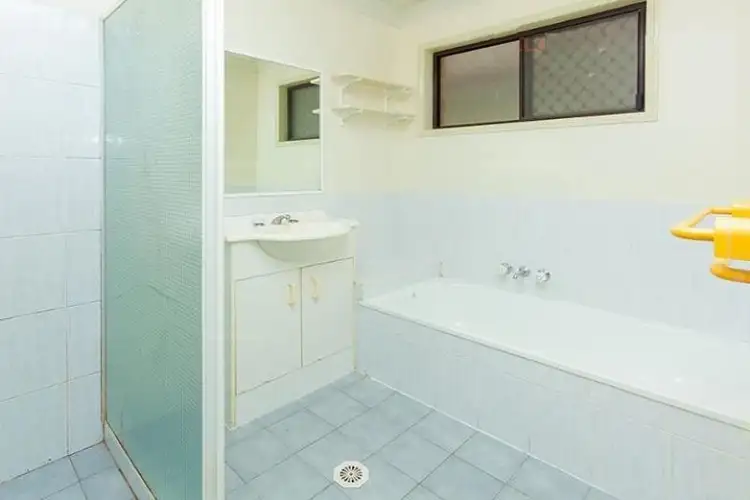 Sixth view of Homely house listing, 2 Chelsea Court, Heritage Park QLD 4118
