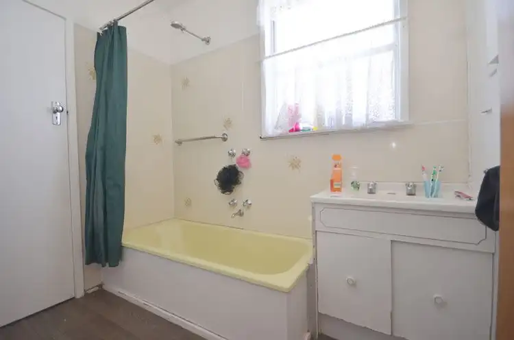 Fifth view of Homely house listing, 2 Rodda Place, Horsham VIC 3400