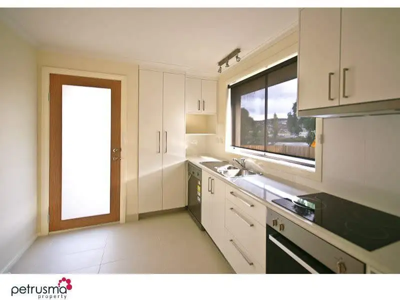 Main view of Homely villa listing, 2/26 Campbell Street, Kingston TAS 7050