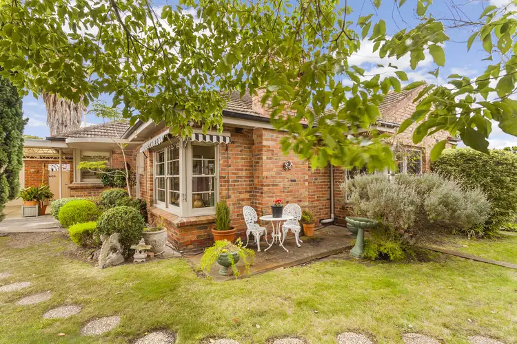 8 Pilrig Avenue, Newtown VIC 3220