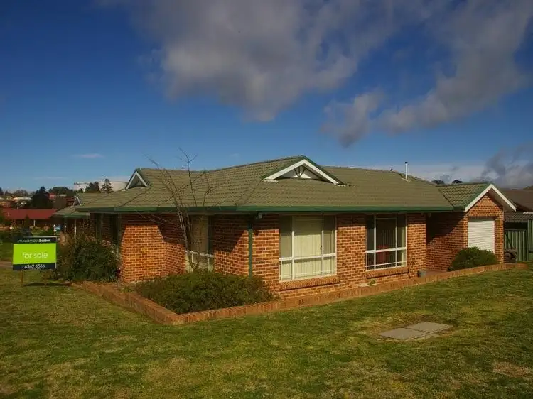2B Coombes Pl, Orange NSW 2800