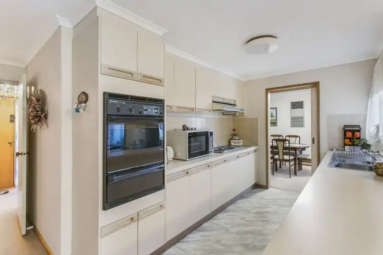 Second view of Homely house listing, 5 BLUEBERRY CLOSE, Cranbourne North VIC 3977