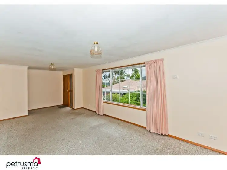 Fifth view of Homely villa listing, 5 / 135 Malunna Road, Lindisfarne TAS 7015