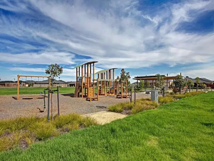 Fifth view of Homely house listing, 7 LAURISTON PLACE, Wallan VIC 3756