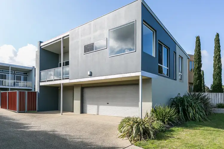 1/114 Beach Road, Torquay VIC 3228