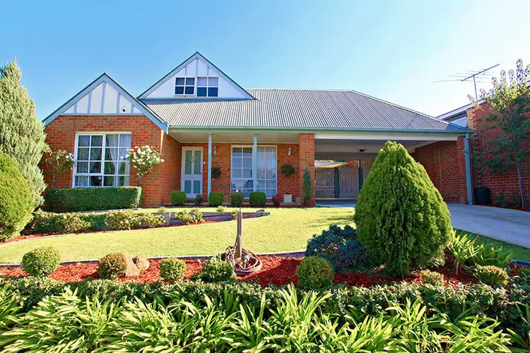 11 Solander Crt, Roxburgh Park VIC 3064