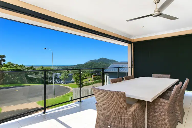 15 Buckinghamia Close, Redlynch QLD 4870