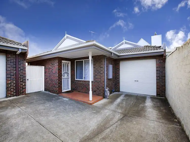 2/6 Den Dulk Avenue, Altona VIC 3018