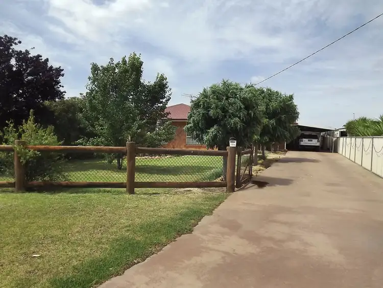105 Wattle Cresent, Narromine NSW 2821