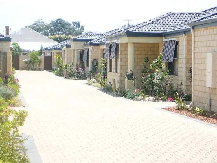 9/10 Leslie Street, Cannington WA 6107