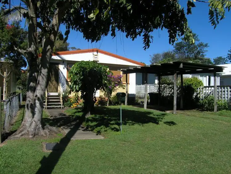 37 WAKEFIELD STREET, Sandgate QLD 4017