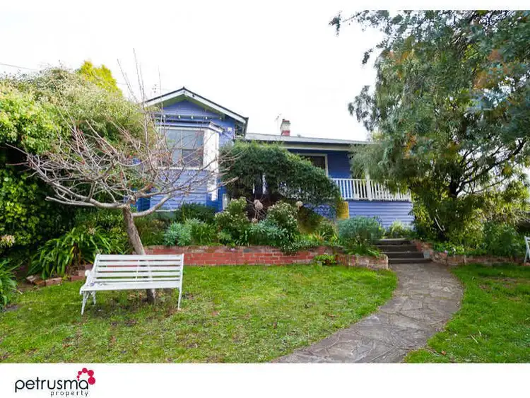 16 Oldham Avenue, New Town TAS 7008