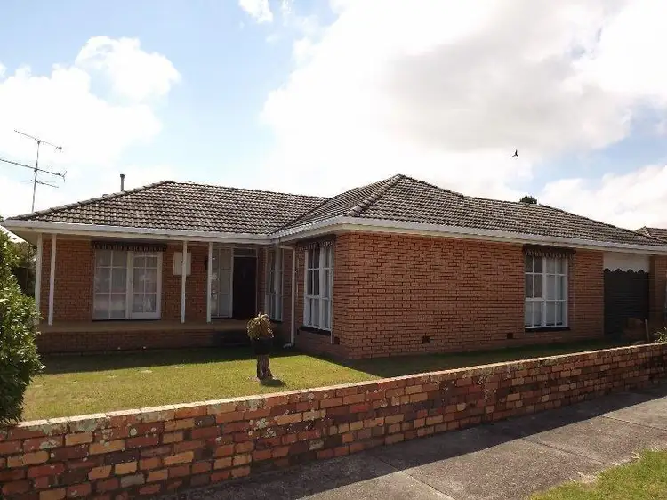 9 Gladstone St, Moe VIC 3825