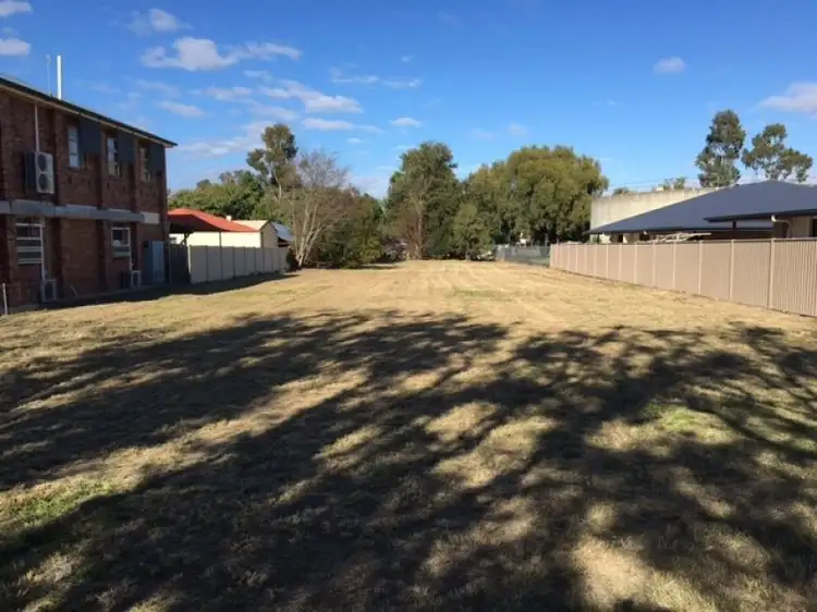 2, LOT 2, 68 Middle Street, Chinchilla QLD 4413