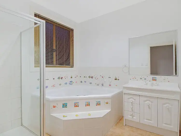 Fourth view of Homely house listing, 18 Hyde Court, Altona Meadows VIC 3028