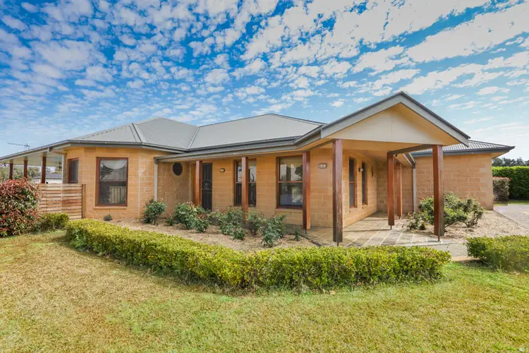 11 Lakeside Circuit, Dubbo NSW 2830