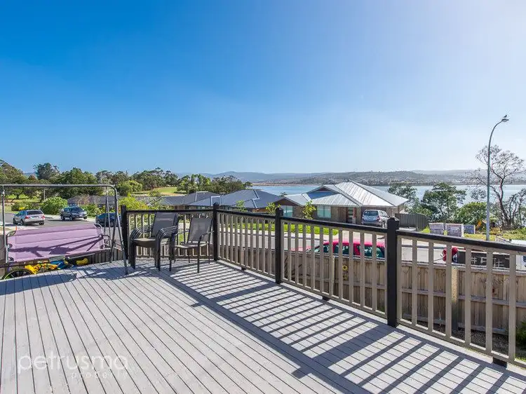 54 Esplanade, Midway Point TAS 7171