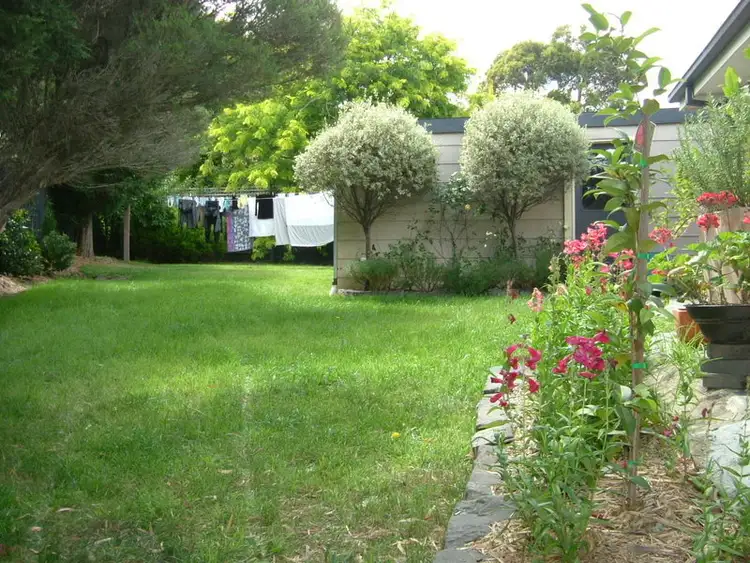 Sixth view of Homely house listing, 10 Isaacs Close, Sunbury VIC 3429