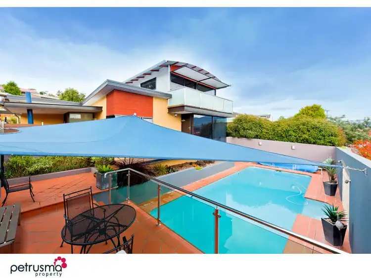 25 Beach Road, Lindisfarne TAS 7015