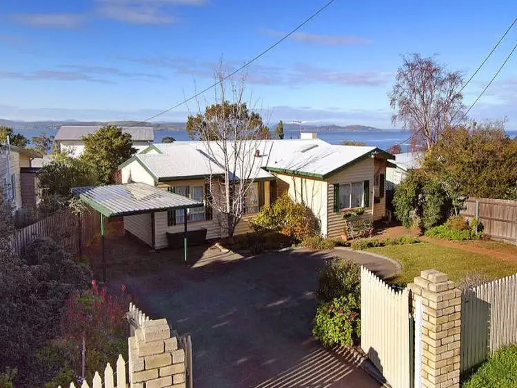98 Roslyn Avenue, Blackmans Bay TAS 7052