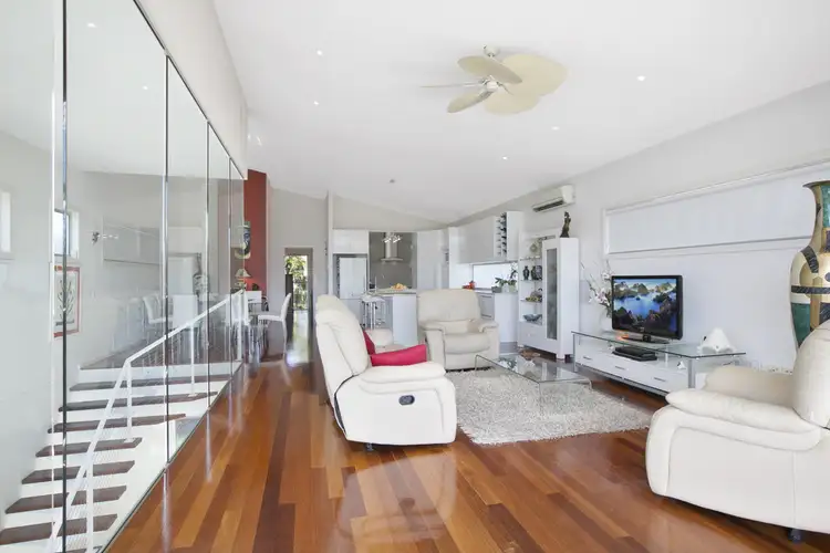 151 Macrossan Avenue, Norman Park QLD 4170