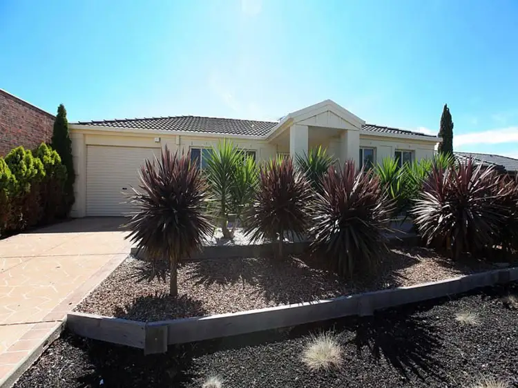 8 Seaside Close, Seabrook VIC 3028