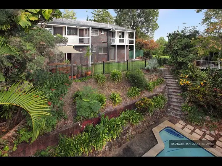 7 Sunset Road, Kenmore QLD 4069