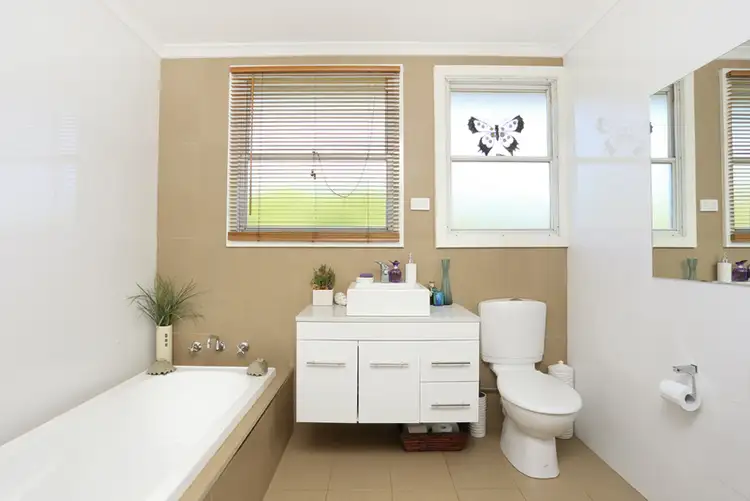 Fifth view of Homely house listing, 11 Explorer Court, Whittington VIC 3219