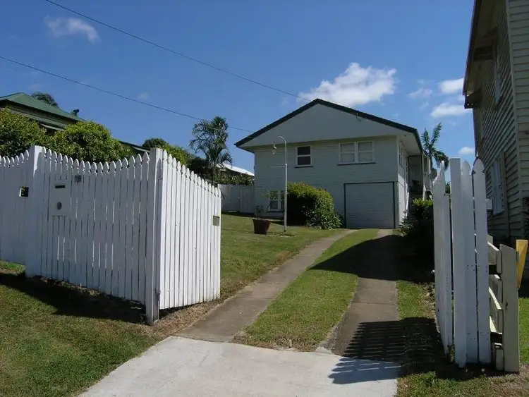 19 HOSKINS STREET, Sandgate QLD 4017