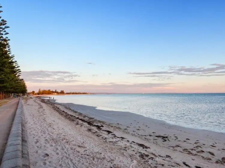 4/245 Esplanade, Altona VIC 3018