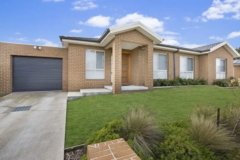 Main view of Homely unit listing, 1/16 PHELAN DRIVE, Cranbourne North VIC 3977