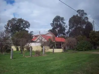 10 Ely Street, Oxley VIC 3678