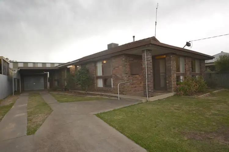 18 Robinson Street, Horsham VIC 3400
